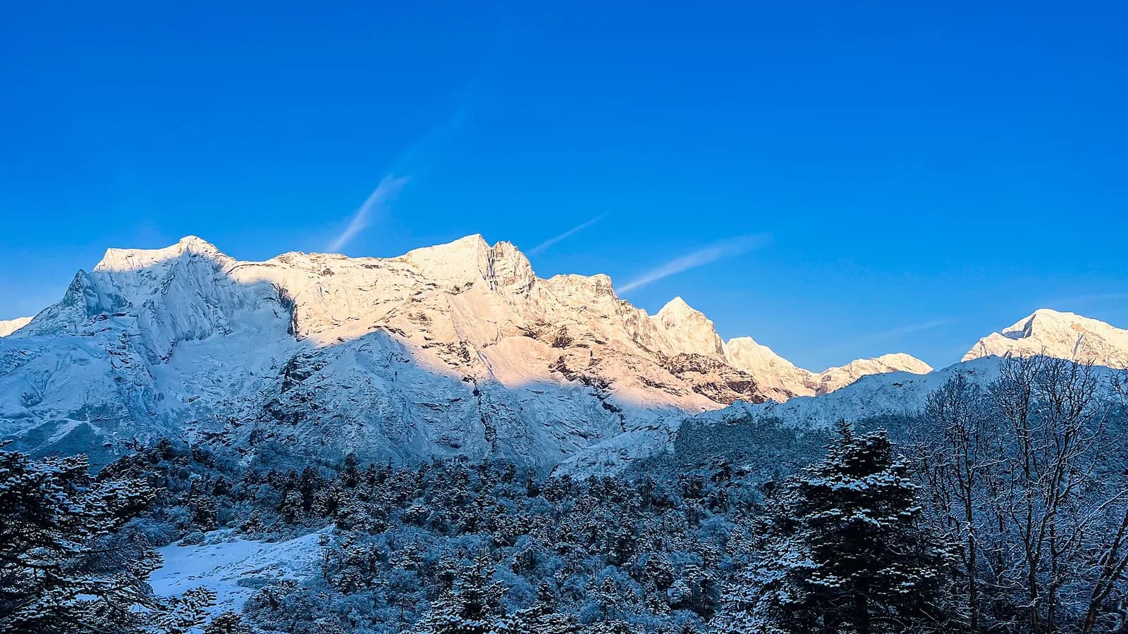 Snow-covered Himalayan peaks of the Everest region seen from high above, the kind of sweeping panorama an Everest Base Camp helicopter tour delivers